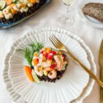 Tartare de St Jacques / pétoncles et crevettes nordiques aux agrumes sur lit de lentilles Béluga