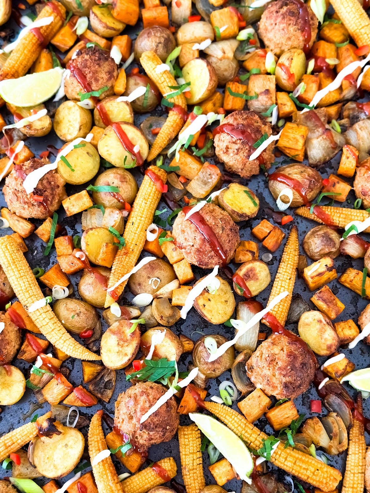 Plaque de végé-boulettes BBQ-érable et ses légumes rôtis