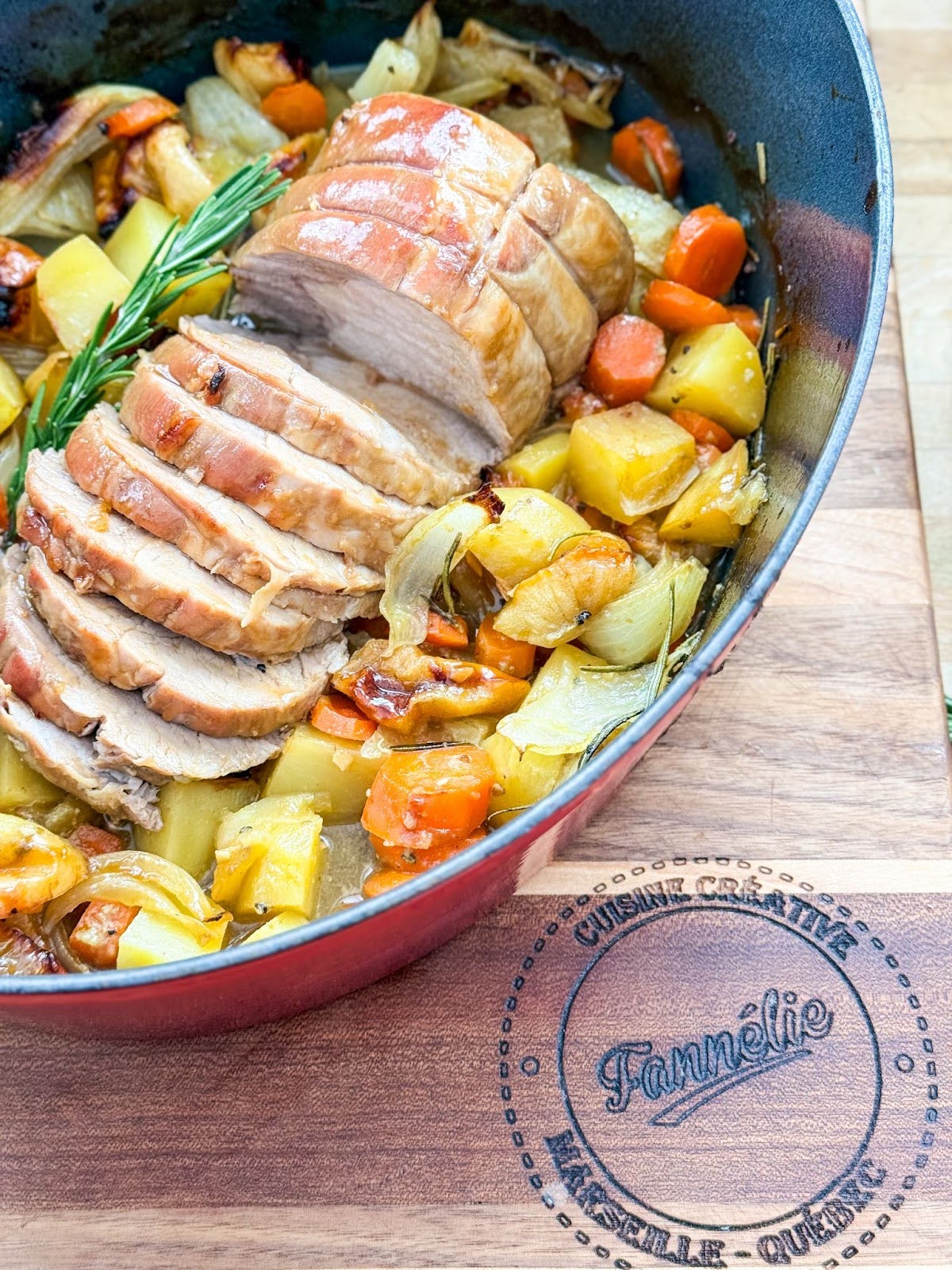 Cocotte de rôti de porc, pommes, érable et sa garniture