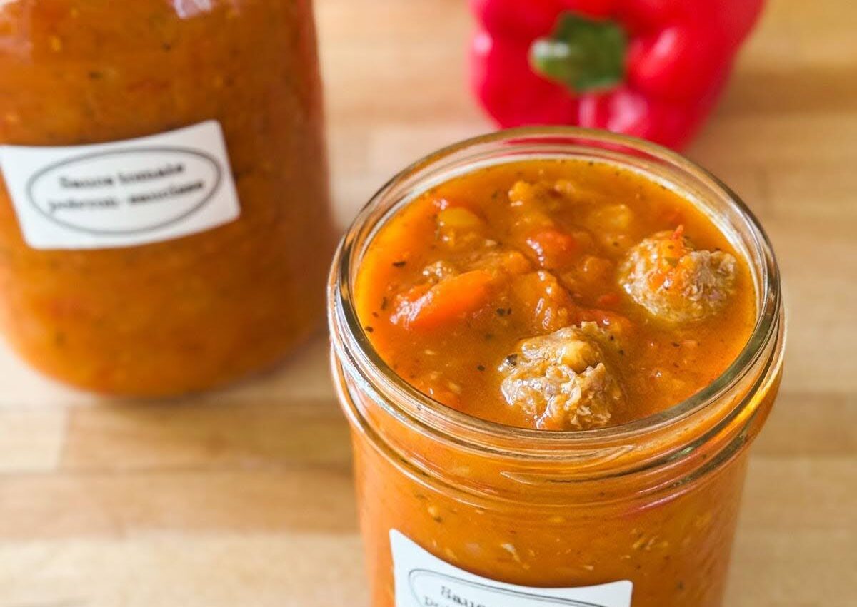 Sauce pour pâtes : tomate poivron-saucisse