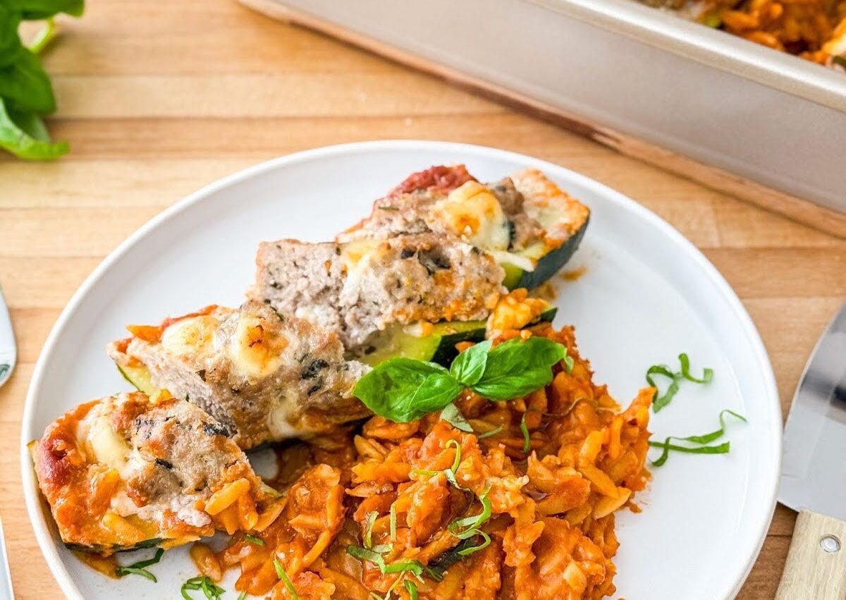 À la plaque : Courgettes farcies veau-mozza-basilic et risotto d’orzo tomate