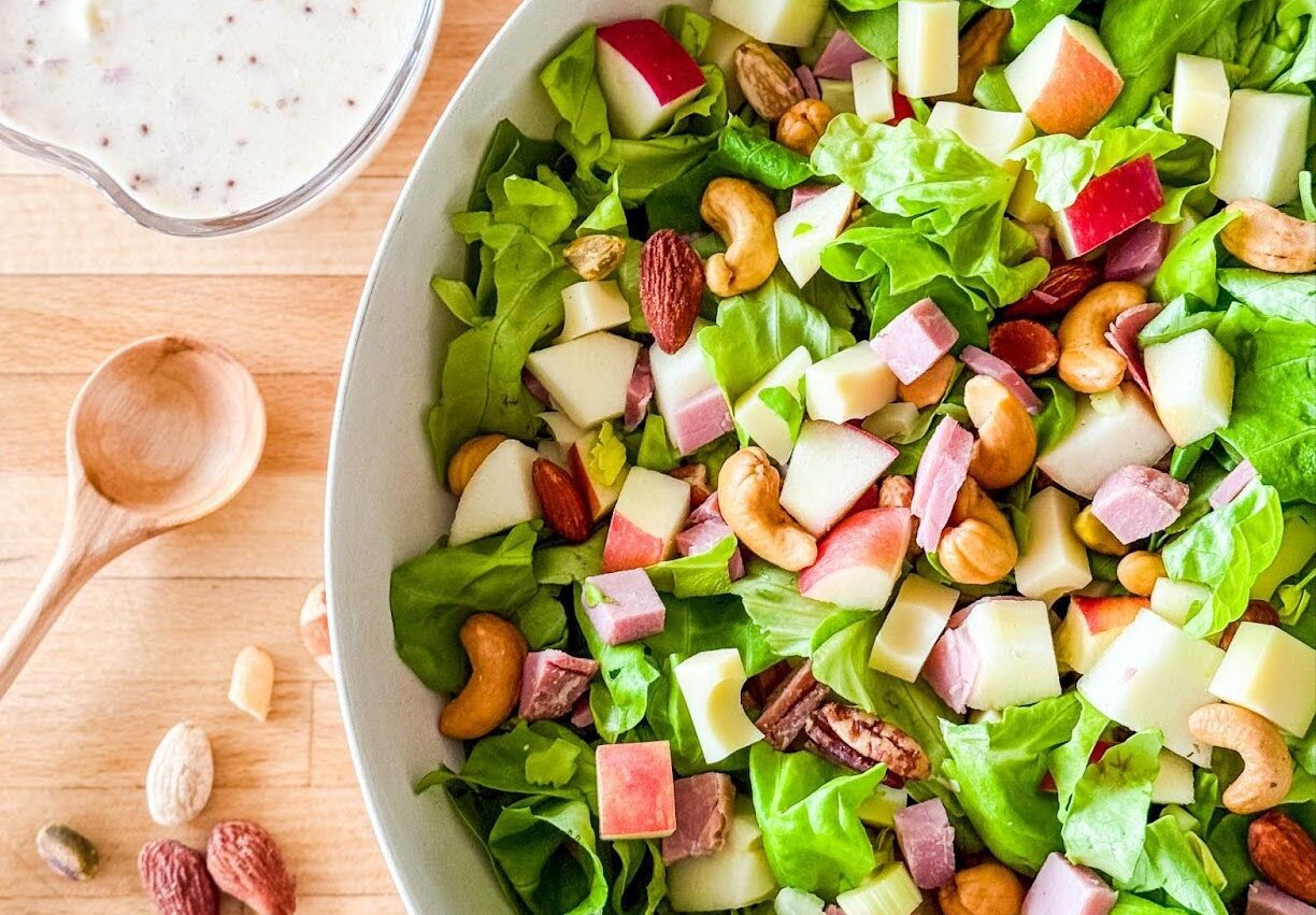 Salade d’automne pomme jambon fromage noix / Salade du verger