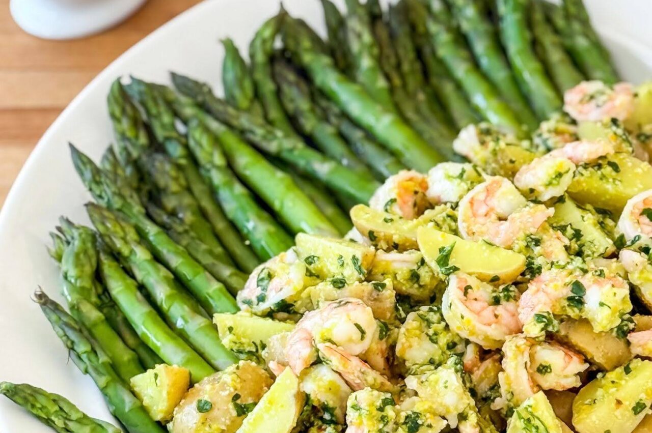 Salade asperge, pommes de terre, crevettes et vinaigrette style gremolata