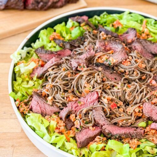 Salade asiatique nouilles soba et bavette Thaï